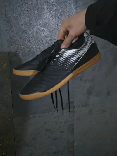 Zapatillas de Futsal Decathlon Futsal 100 Negras - miniatura 1