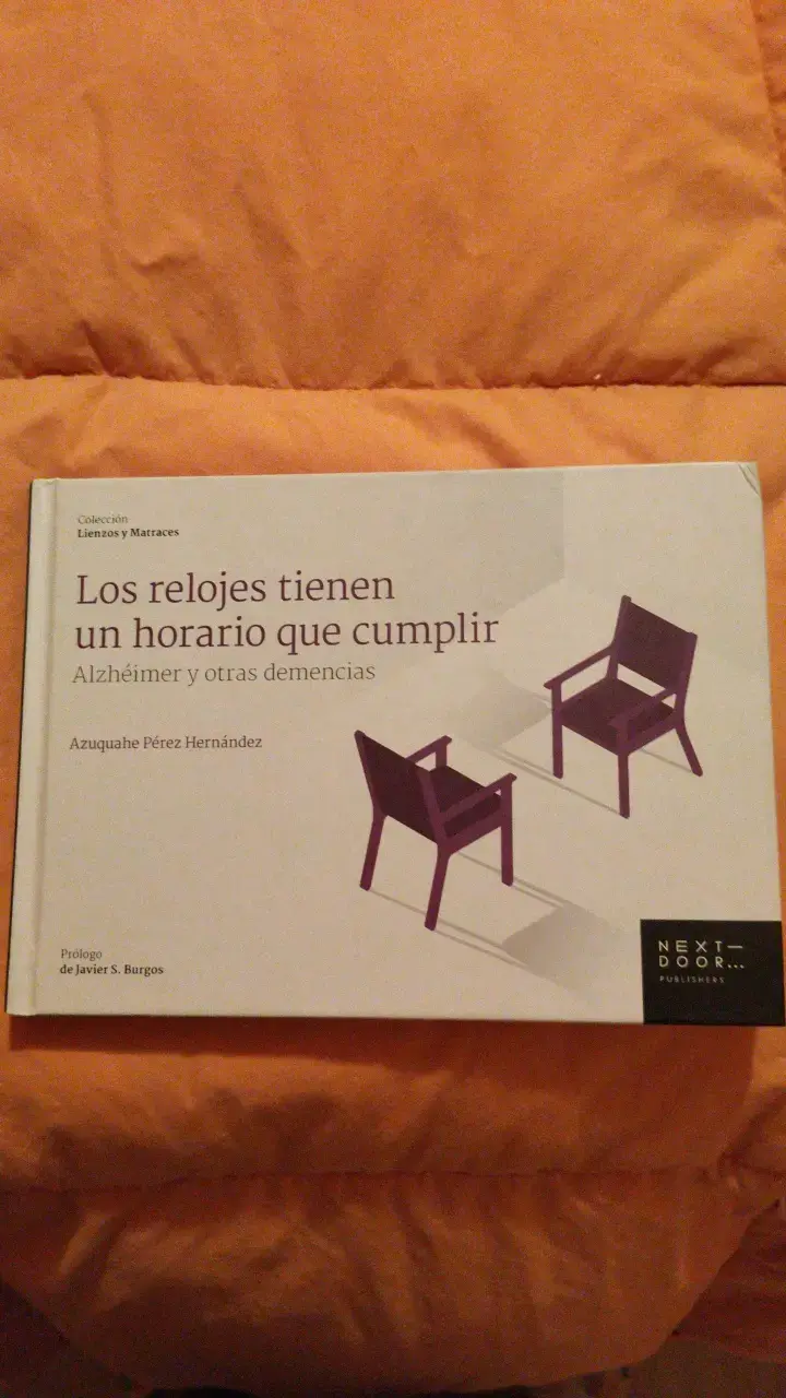 Libro 'Los relojes tienen un horario que cumplir' de Azuquahé Pérez Hernández