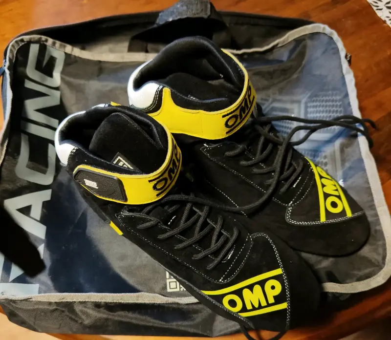 Botines de automovilismo OMP negros y amarillos - 1
