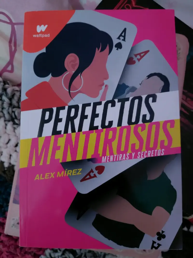 Libro 'Perfectos Mentirosos' de Alex Mírez