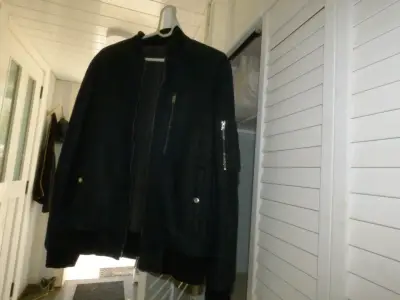 Chaqueta cuero azul petroleo con cierre metálico - miniatura 4