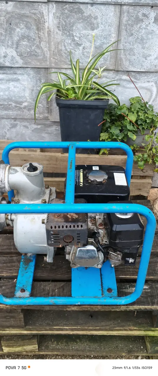 Bomba de agua con motor a gasolina