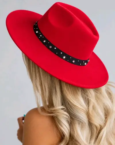 Sombrero de ala ancha rojo con detalles brillantes - miniatura 1