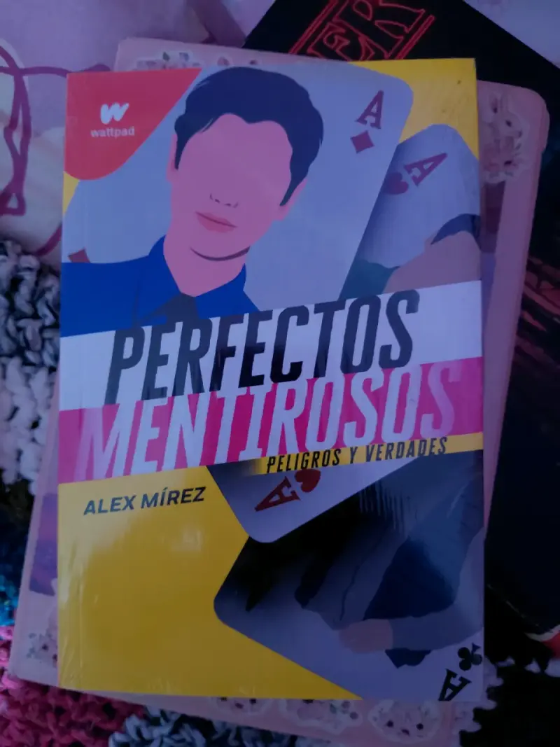 Libro 'Perfectos Mentirosos' de Alex Mírez