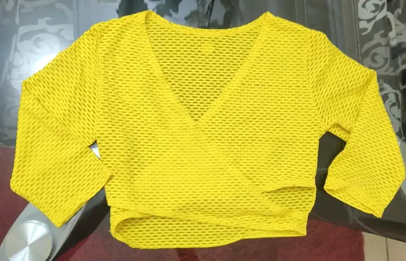Top amarillo de malla para mujer