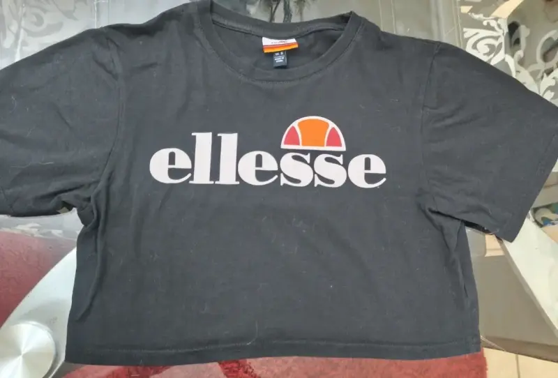 Polera negra Ellesse para mujer