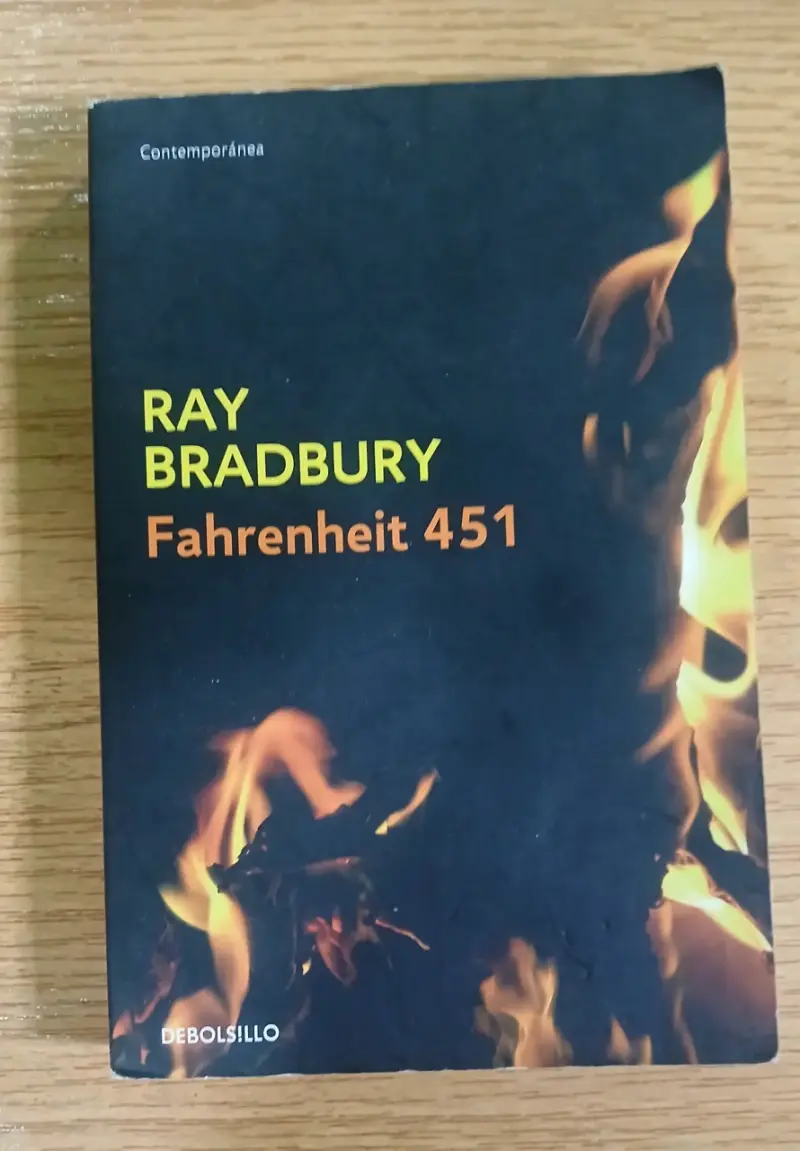 Libro Fahrenheit 451 de Ray Bradbury - 1