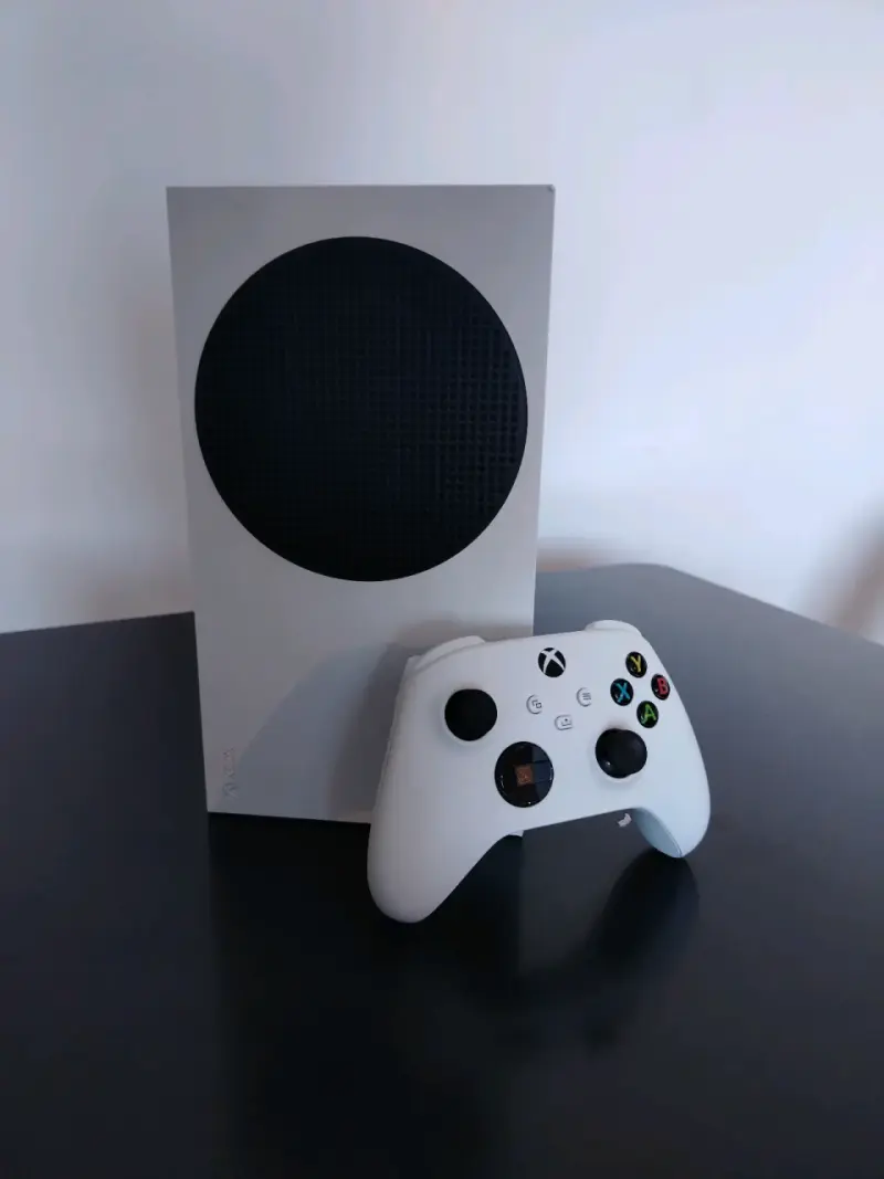 Consola Xbox Series S con Control Blanco - 2