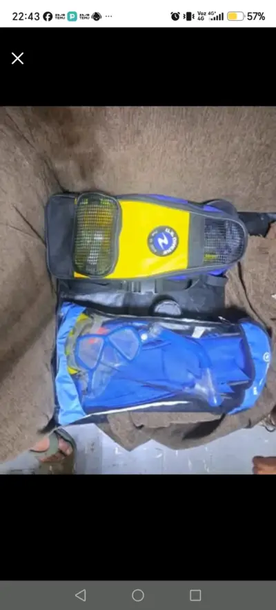Equipo de buceo U.S. Divers con aletas y máscara - miniatura 2
