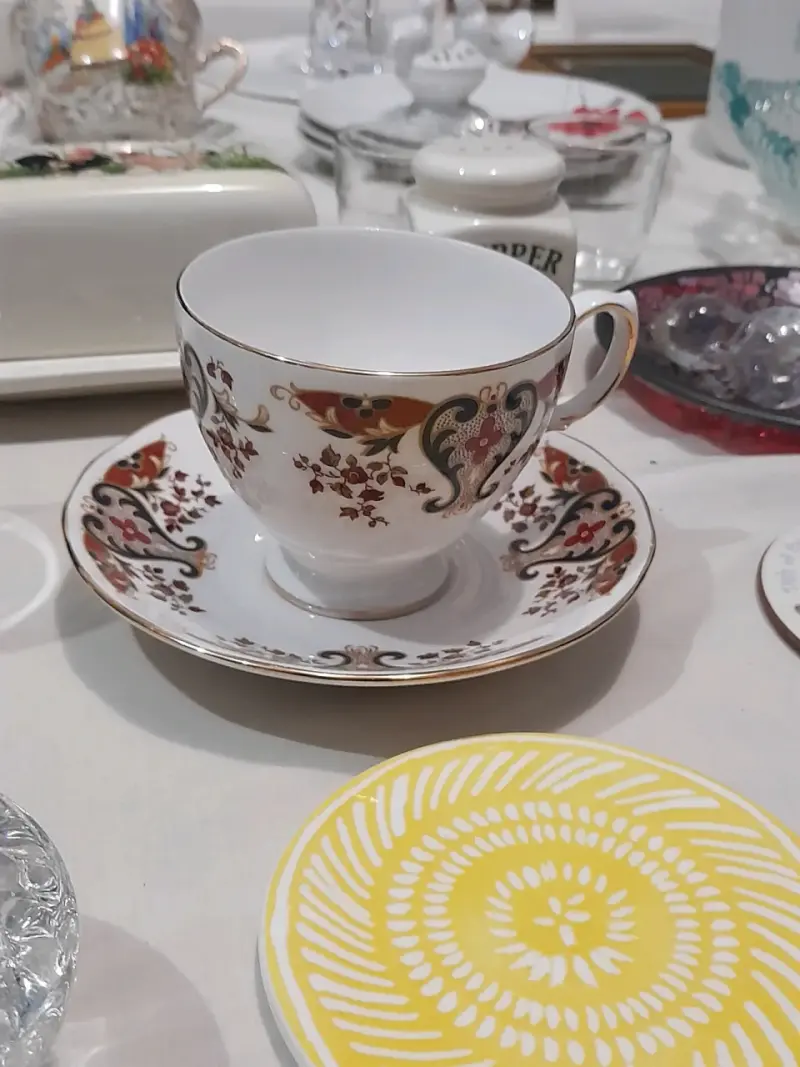 Taza de té de porcelana Colclough con diseño floral - 2