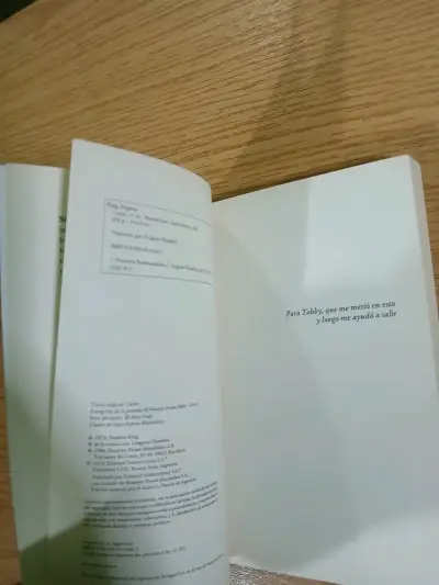 Libro 'Carrie' de Stephen King en español - miniatura 2