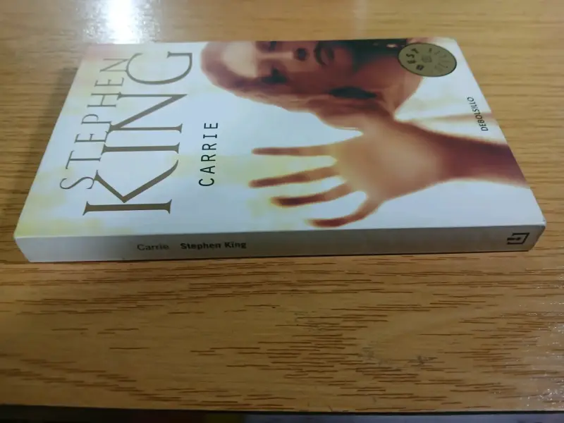 Libro 'Carrie' de Stephen King en español - 5