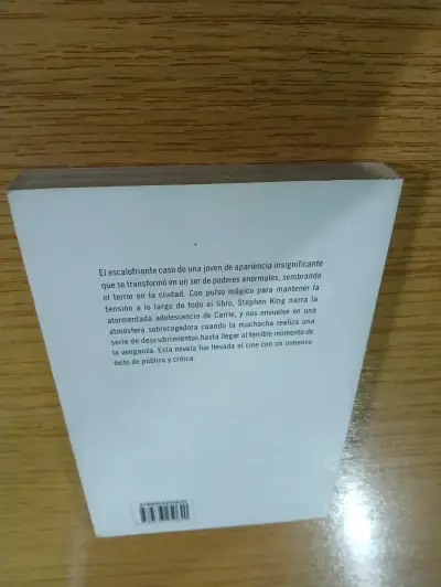 Libro 'Carrie' de Stephen King en español - miniatura 6