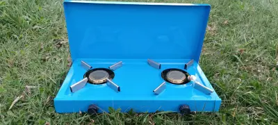 Cocina portátil de gas azul con dos quemadores - miniatura 2