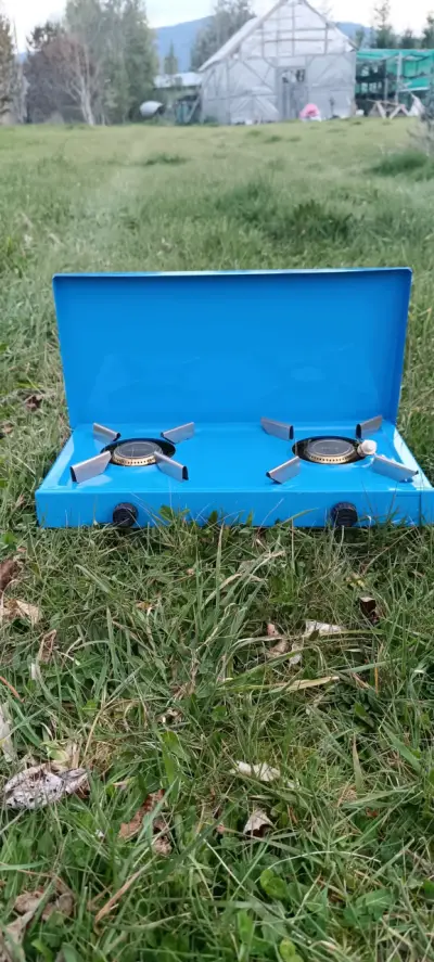 Cocina portátil de gas azul con dos quemadores - miniatura 3