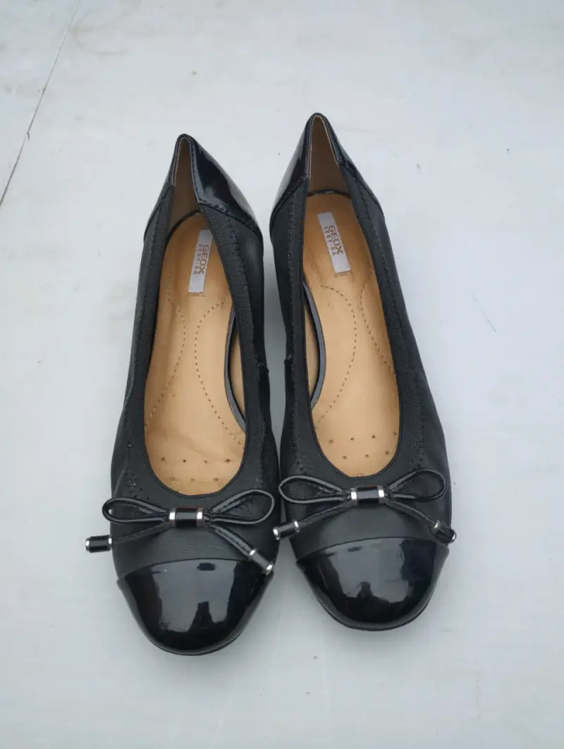 Zapatos de tacón bajo negros con lazo - 3