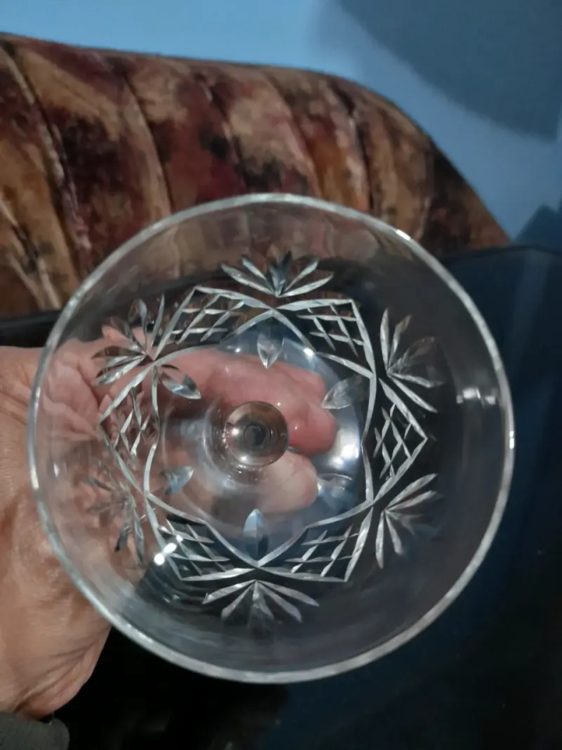 Copa de Cristal Tallada Elegante - 3