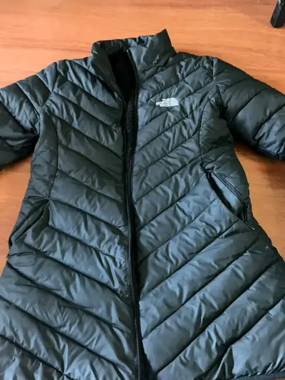 Chaqueta acolchada negra The North Face para mujer - miniatura 1