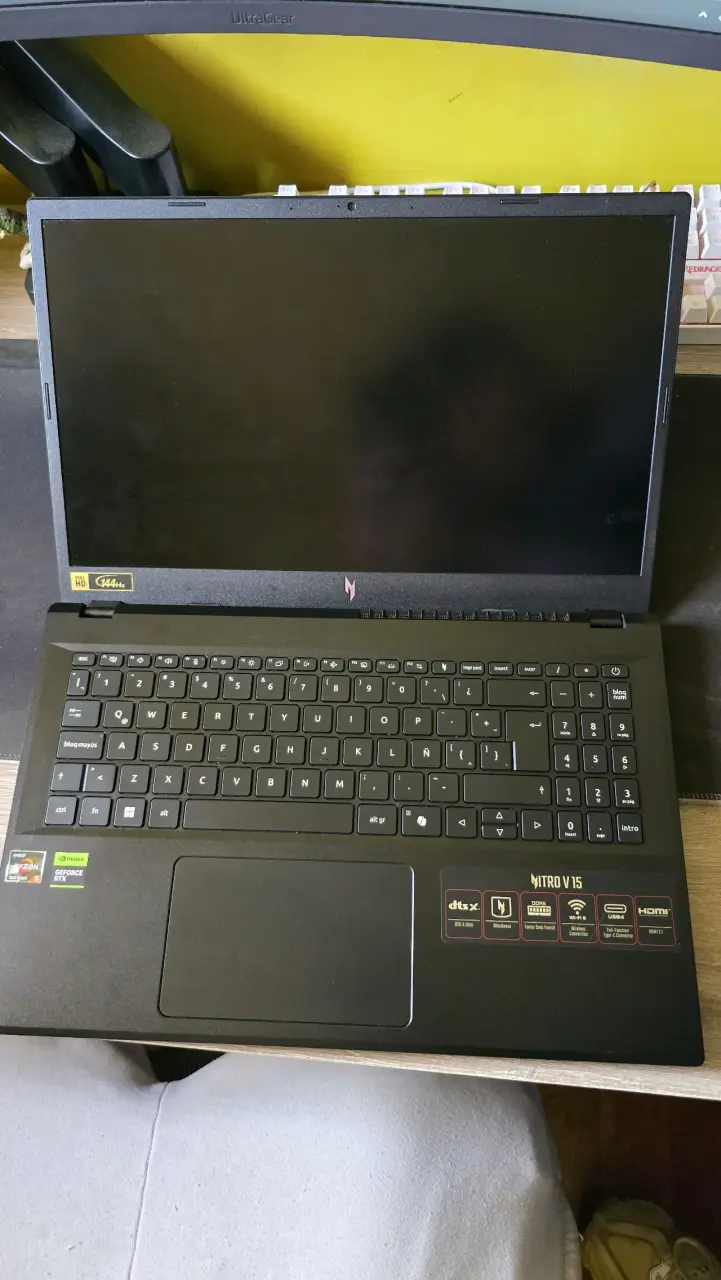 Laptop Acer Nitro 5 con AMD Ryzen 7 y 16GB RAM - 2