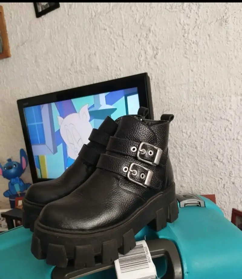 Botines negrosde cuero marca mandala - 1