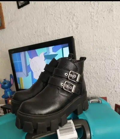 Botines negrosde cuero marca mandala - miniatura 1