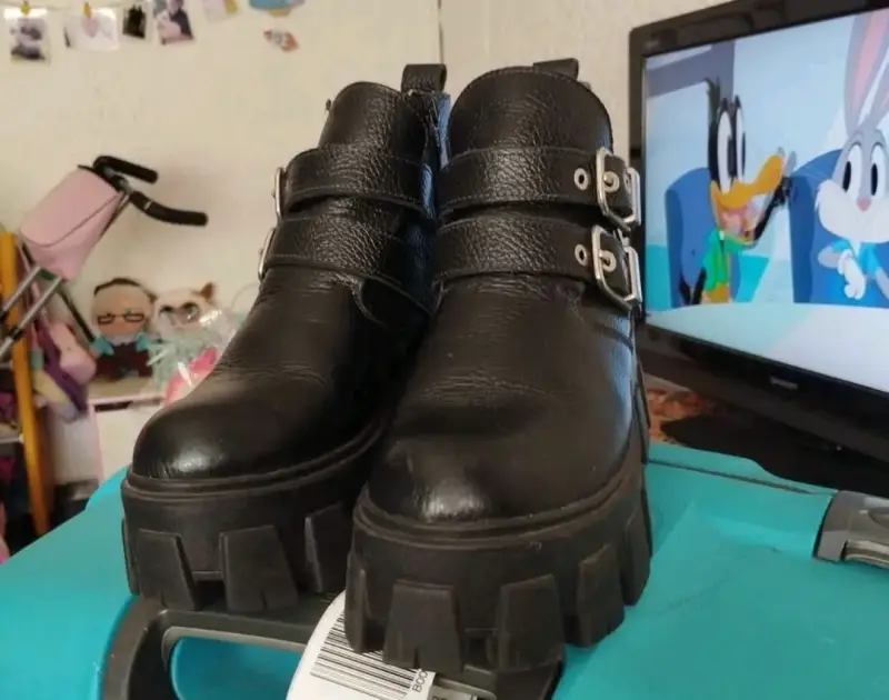 Botines negrosde cuero marca mandala - 2