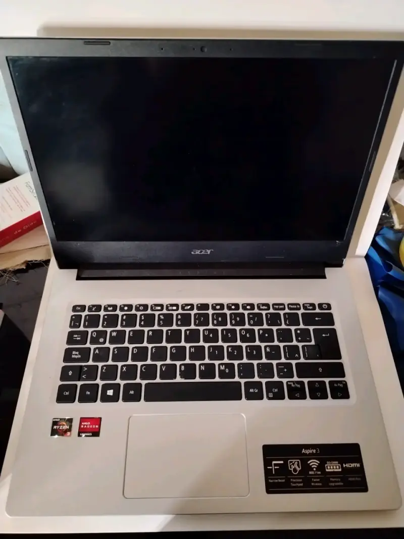 Laptop Acer Aspire 3 con AMD Ryzen y Radeon - 1