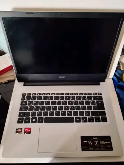 Laptop Acer Aspire 3 con AMD Ryzen y Radeon - miniatura 1