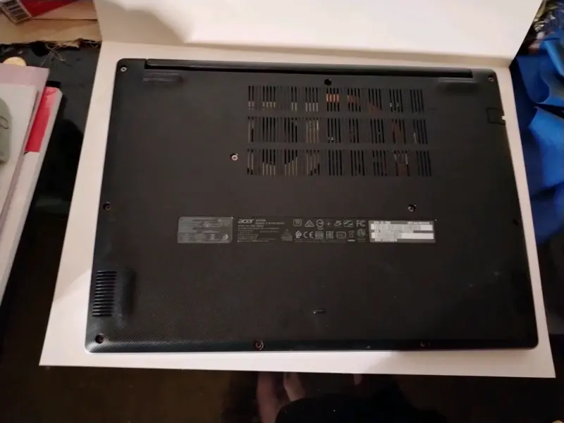 Laptop Acer Aspire 3 con AMD Ryzen y Radeon - 4