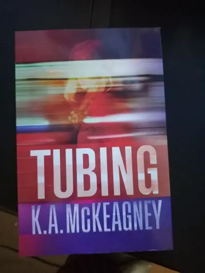 Libro 'Tubing' de K.A. McKeagney - miniatura 1