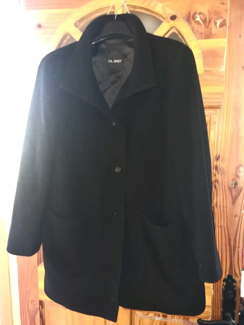 Abrigo negro de mujer Gil Bret elegante