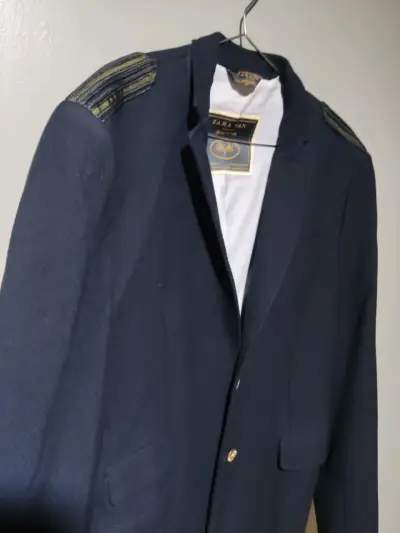 Blazer azul Zara Man con botones dorados - miniatura 3