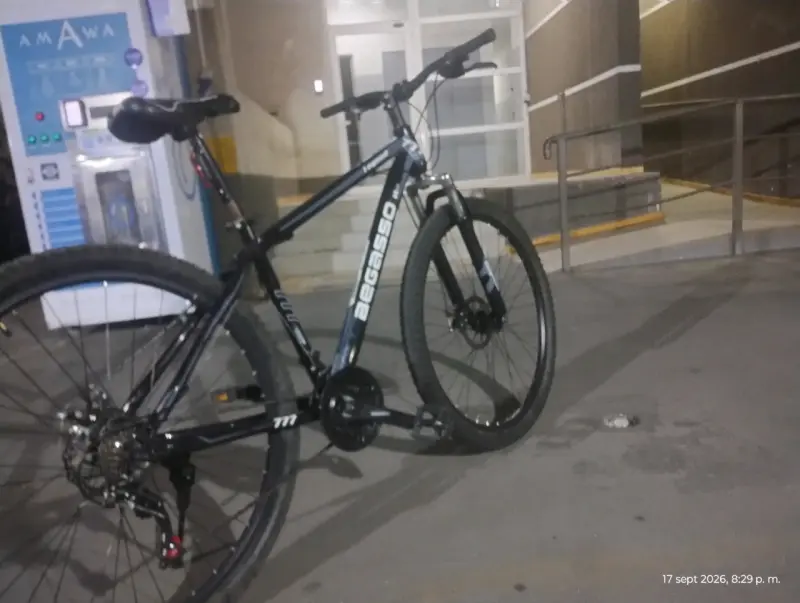 Bicicleta de montaña Begasso negra con suspensión - 2