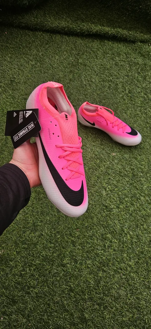 Zapatillas de fútbol Nike rosas con Dynamic Fit - 1