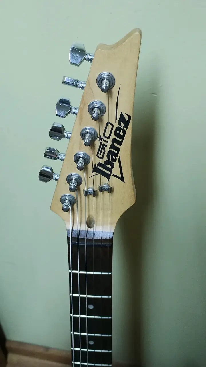 Guitarra eléctrica Ibanez Gio roja - 2