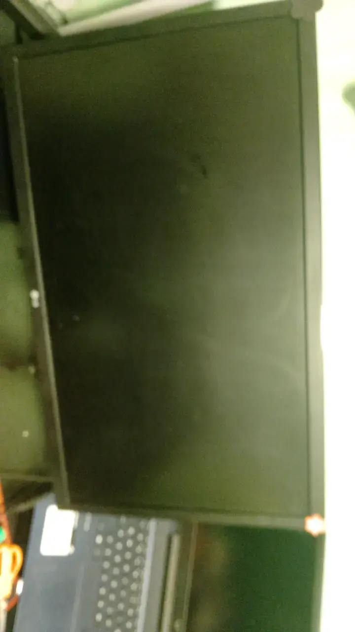 Monitor LG de 24 pulgadas (sin soporte incluído) - 1