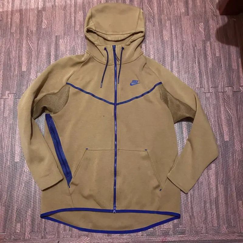 Nike Tech Talla L con detalles - 1