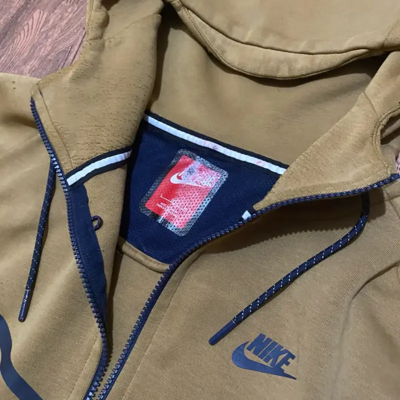 Nike Tech Talla L con detalles - 4