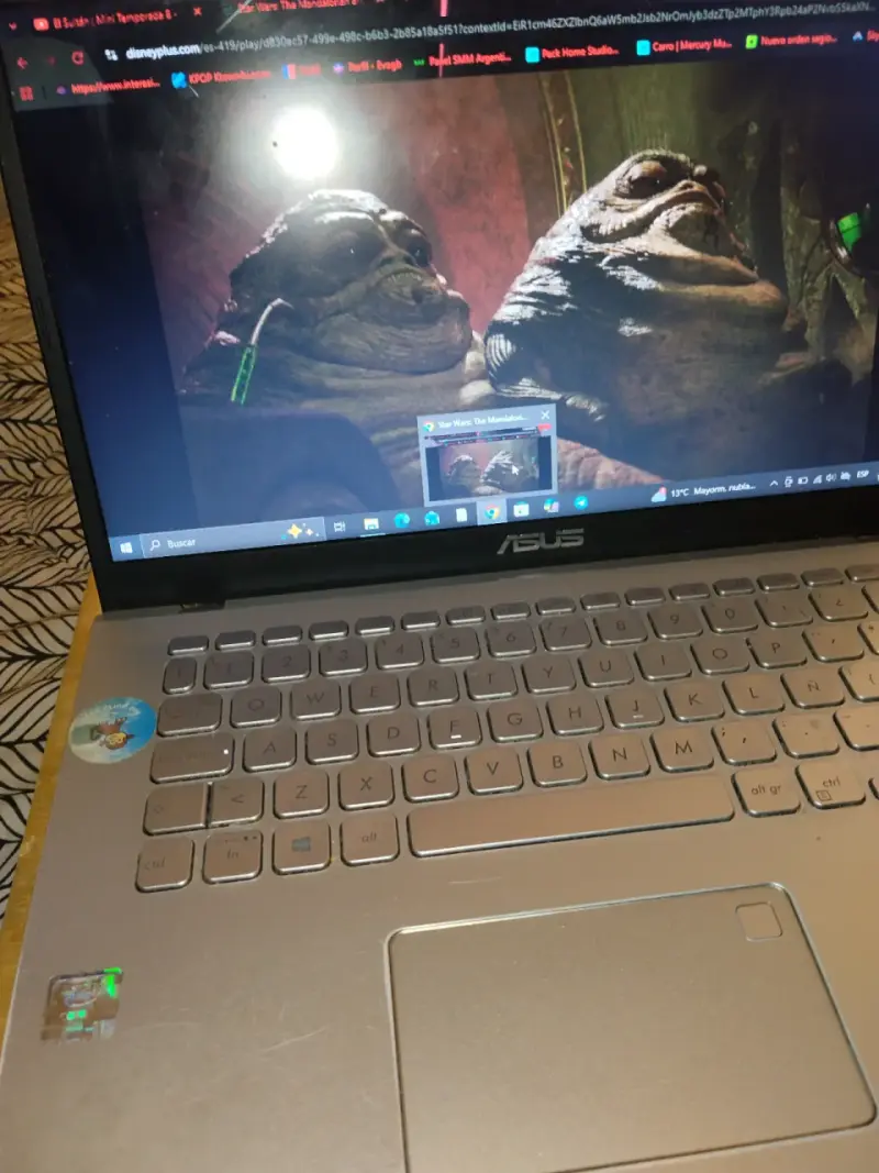 Notebook ASUS con pantalla de 15 pulgadas - 1