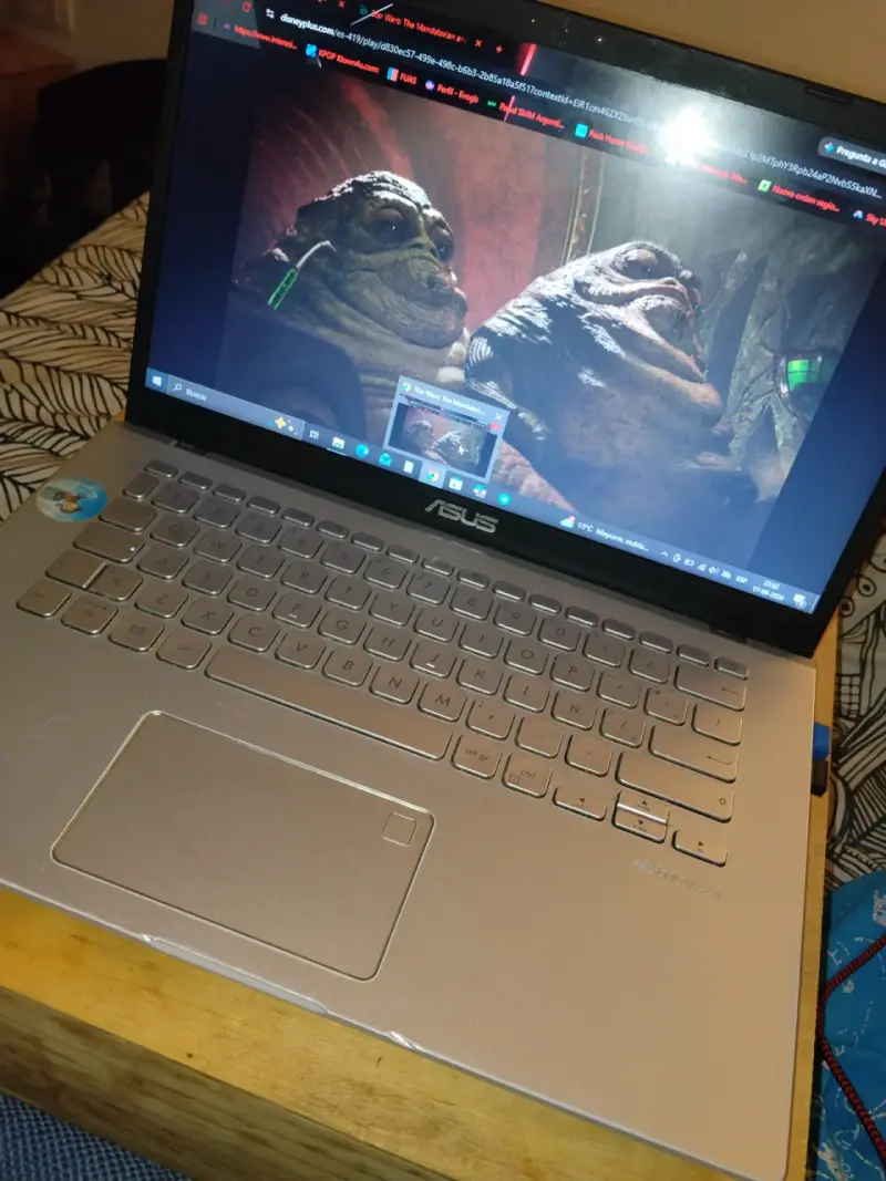 Notebook ASUS con pantalla de 15 pulgadas - 2
