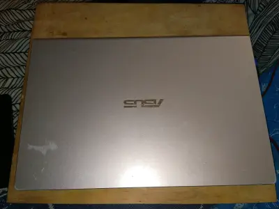 Notebook ASUS con pantalla de 15 pulgadas - miniatura 3