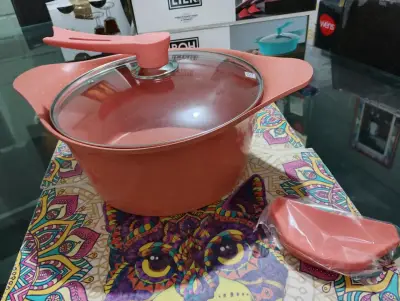 Olla de cocina antiadherente con tapa de vidrio - miniatura 1