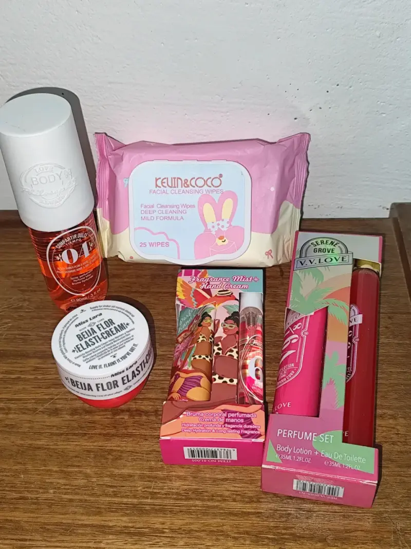 Set de cuidado personal con cremas y perfumes - 1