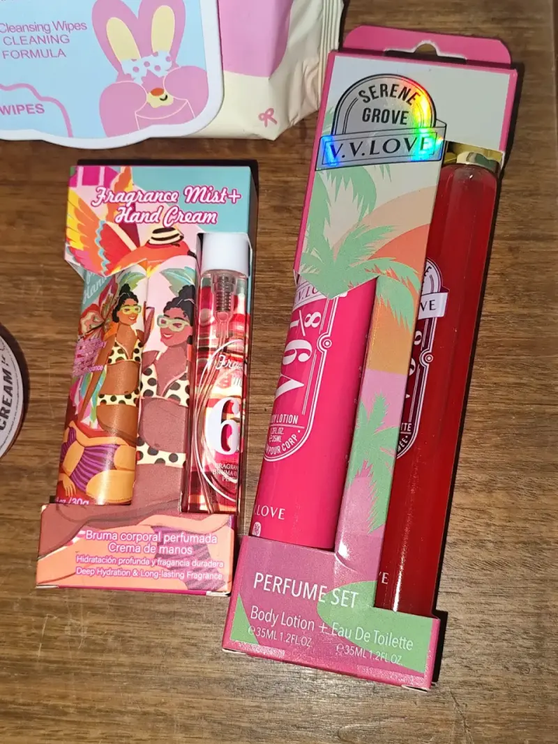 Set de cuidado personal con cremas y perfumes - 3