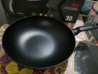 Wok de aluminio antiadherente Wens 30 cm con tapa - miniatura 3