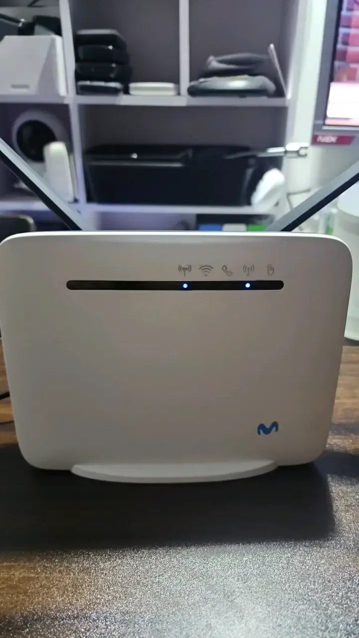 Router inalámbrico 4G con antenas - 2