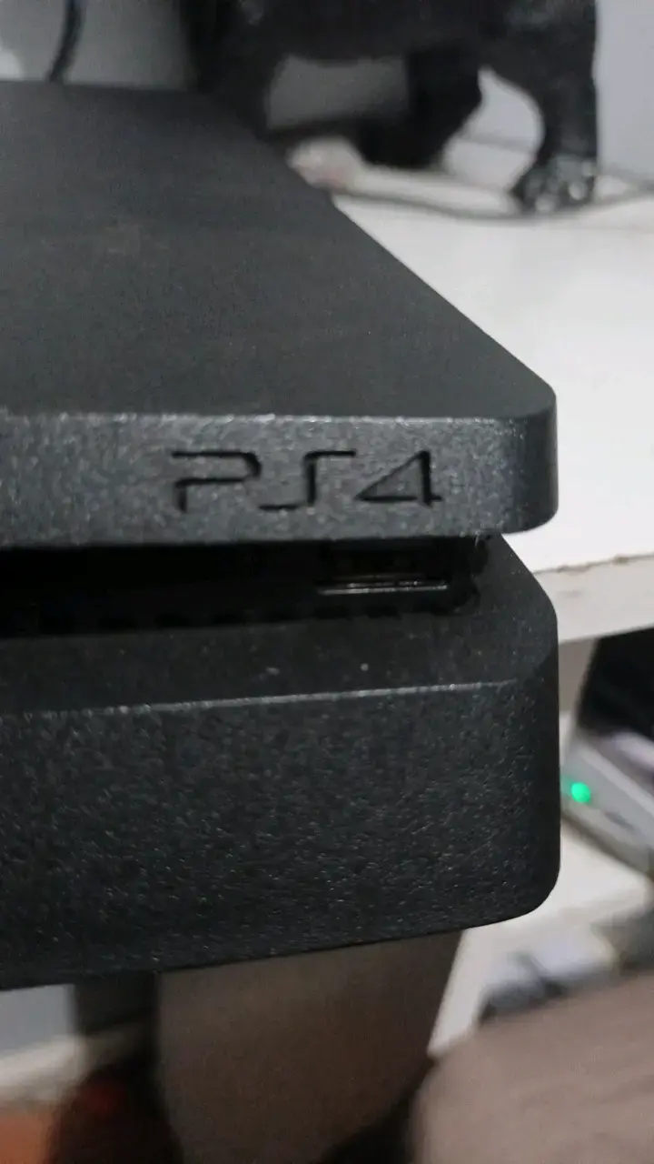 PS4 Slim (solo consola y cable CA + GTA V físico)) - 2