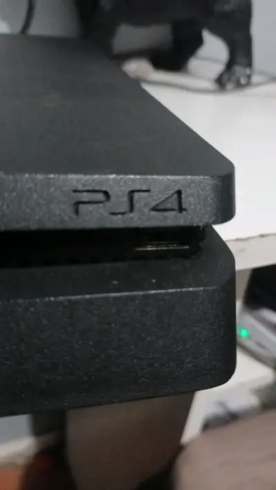 PS4 Slim (solo consola y cable CA + GTA V físico)) - miniatura 2