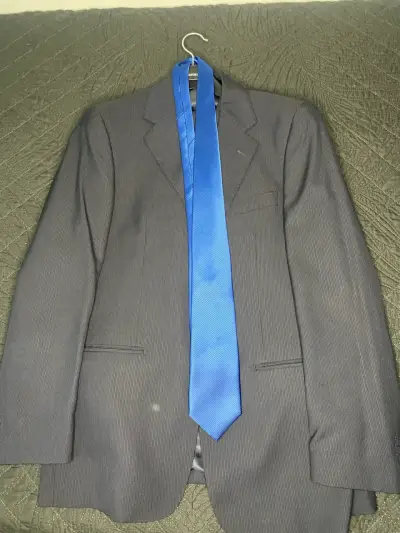 Traje formal gris con corbata un solo uso talla 46 - miniatura 1