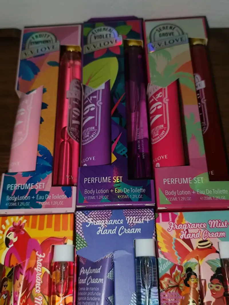 Set de Perfumes y Cremas V.V. Love - 3